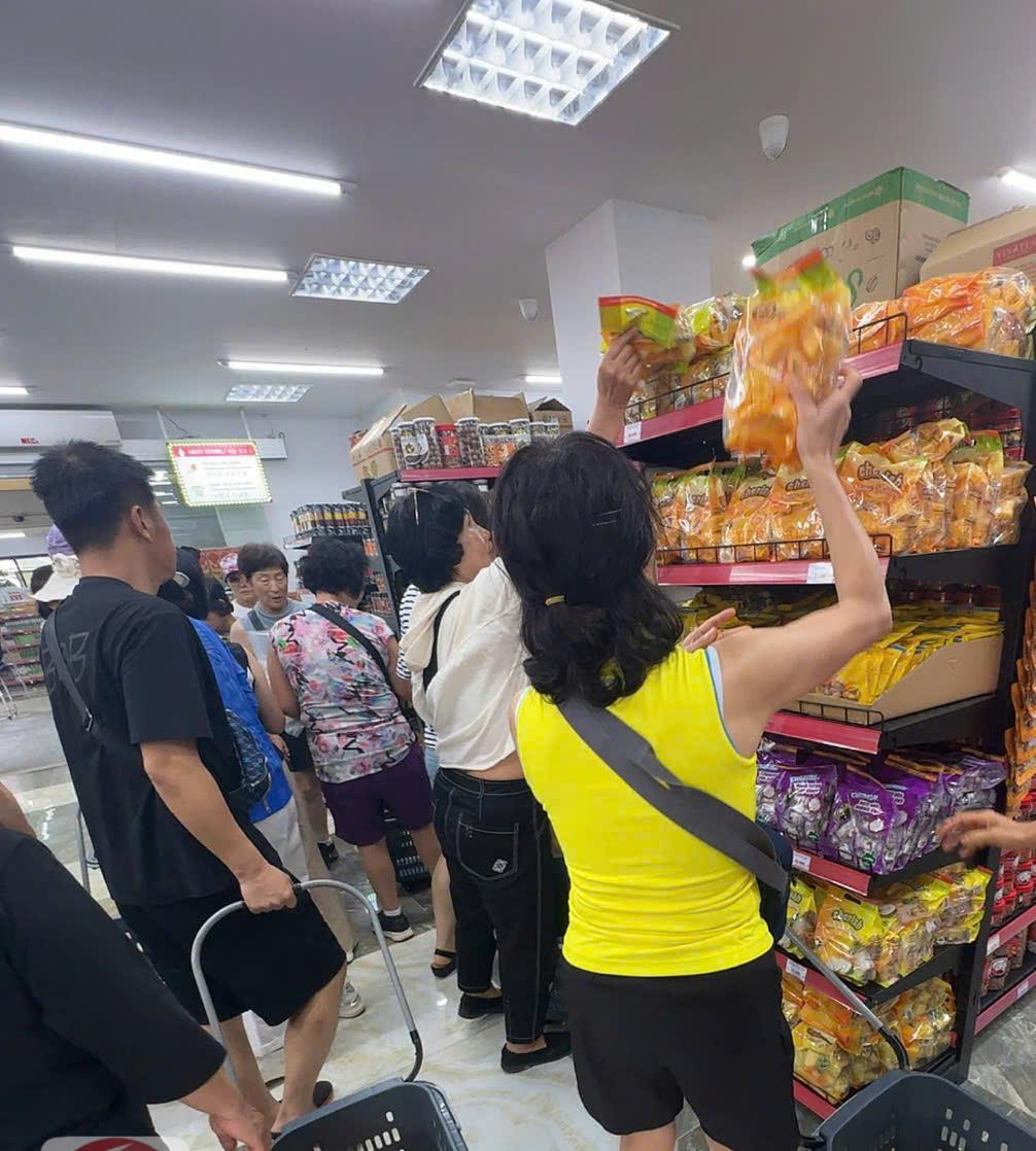 "Cheap moment" c&ugrave;ng Jungkook v&agrave; Jimin chưa bao giờ dễ đến thế: Vừa rẻ vừa dễ, si&ecirc;u thị n&agrave;o cũng c&oacute;- Ảnh 5.