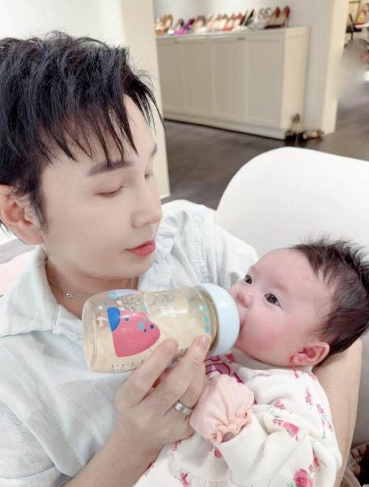 Hoa hậu 4 con, mẹ bỉm sữa cực sexy: Ở biệt thự 600m2 si&ecirc;u sang, được chồng l&agrave; NSƯT cưng chiều- Ảnh 3.