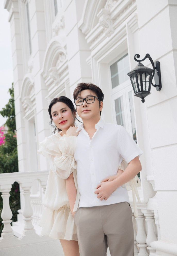 Hoa hậu 4 con, mẹ bỉm sữa cực sexy: Ở biệt thự 600m2 si&ecirc;u sang, được chồng l&agrave; NSƯT cưng chiều- Ảnh 1.