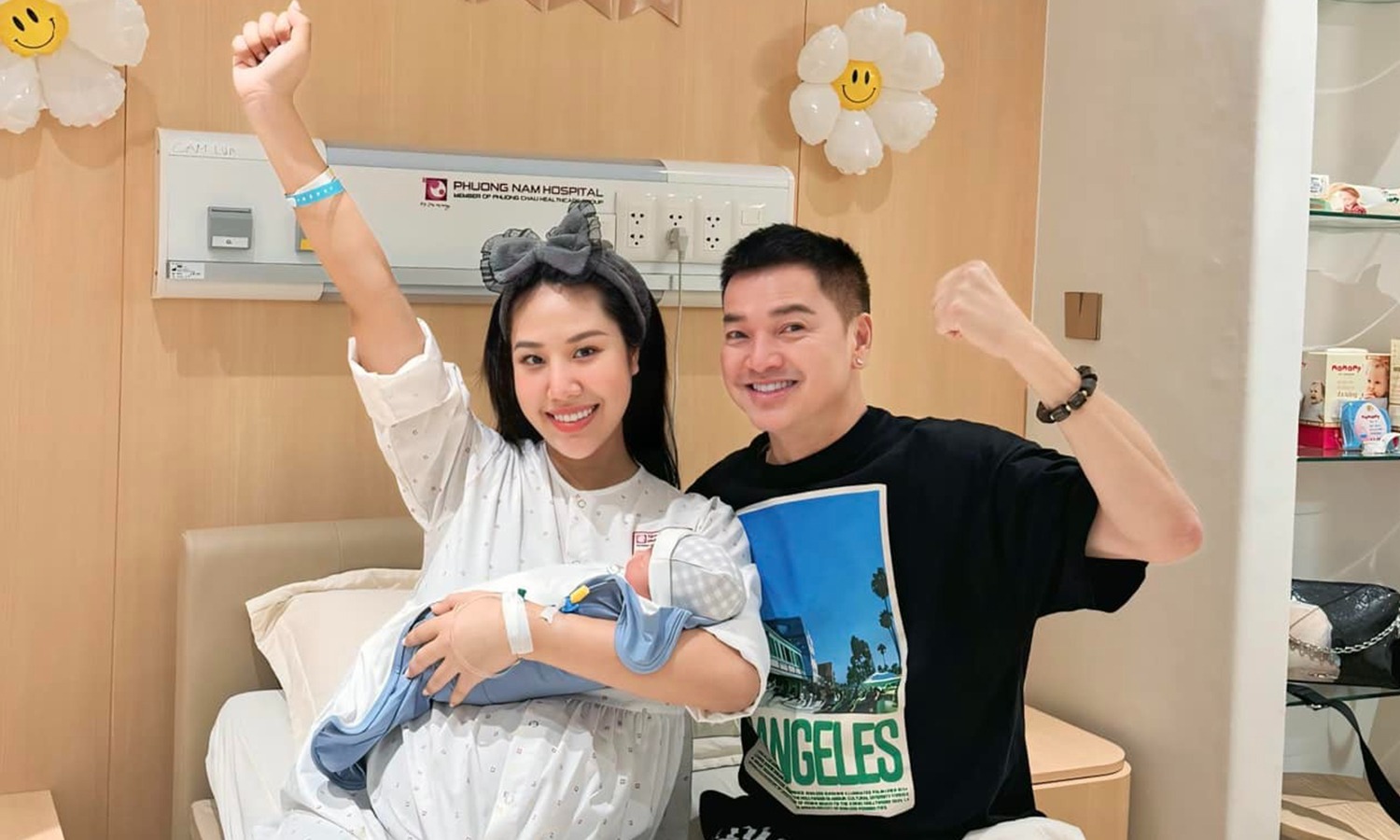 Sao nam Vbiz lấy vợ k&eacute;m 37 tuổi, vừa h&agrave;o ph&oacute;ng tặng nửa kia cuốn sổ đỏ- Ảnh 6.