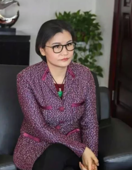 Từ bảo vệ c&ocirc;ng trường đến nữ tỷ ph&uacute; tự th&acirc;n gi&agrave;u bậc nhất thế giới: H&agrave;nh tr&igrave;nh đ&aacute;nh bại nghịch cảnh để chạm đến 16 tỷ USD- Ảnh 2.