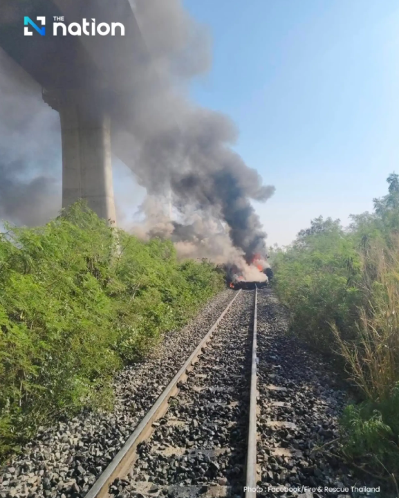 Th&aacute;i Lan: Cần cẩu đổ sập xuống đo&agrave;n t&agrave;u đang chạy, &iacute;t nhất 22 người thiệt mạng- Ảnh 5.