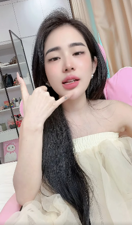 L&ecirc;n xe muộn 20 ph&uacute;t, nữ TikToker văng tục v&agrave; đ&ograve;i xuống xe khi bị t&agrave;i xế ph&agrave;n n&agrave;n về "&yacute; thức"- Ảnh 3.