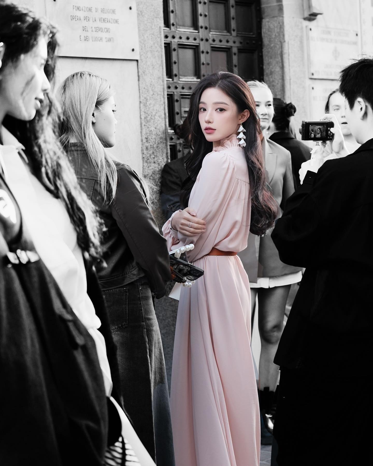 Hot girl kh&ocirc;ng bị lu mờ trước nữ thần Kpop: Visual như b&uacute;p b&ecirc; nhưng mặt mộc mới đỉnh- Ảnh 11.