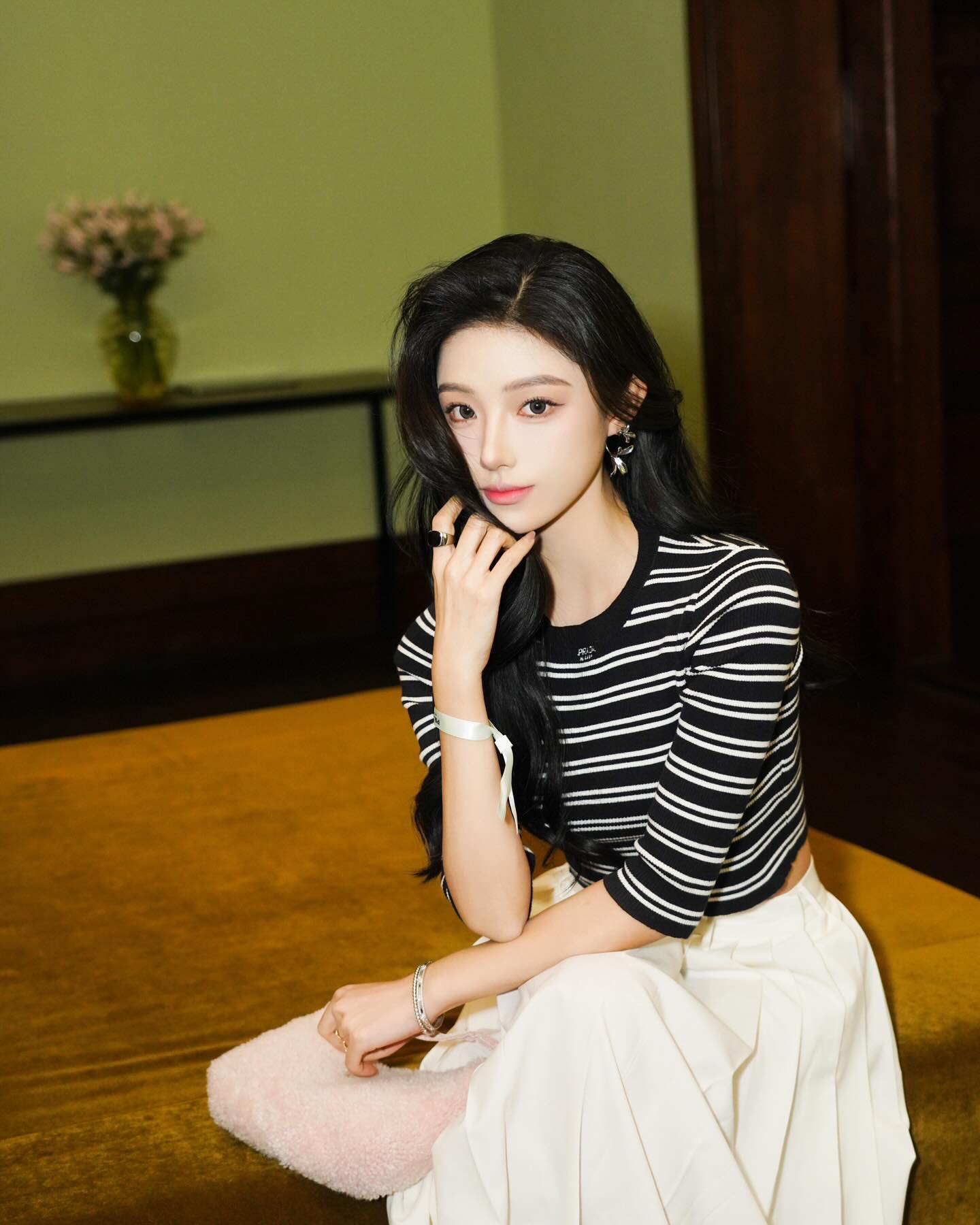 Hot girl kh&ocirc;ng bị lu mờ trước nữ thần Kpop: Visual như b&uacute;p b&ecirc; nhưng mặt mộc mới đỉnh- Ảnh 14.