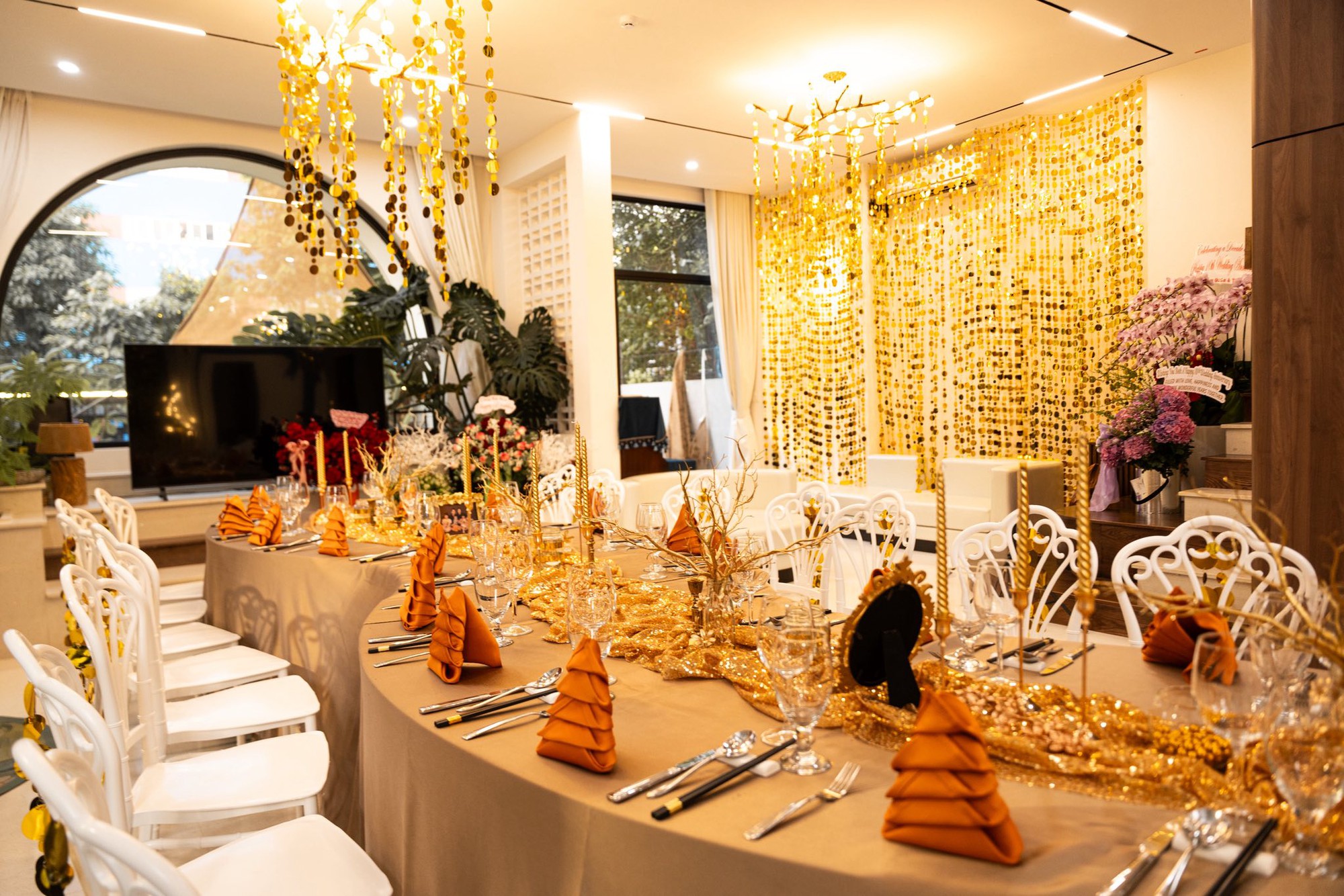 Ph&uacute; b&agrave; 4 con ở dinh thự 1000m2 tự tay chuẩn bị lễ kỷ niệm 10 năm ng&agrave;y cưới, đỉnh thế n&agrave;y bảo sao chồng m&ecirc; đắm!- Ảnh 10.