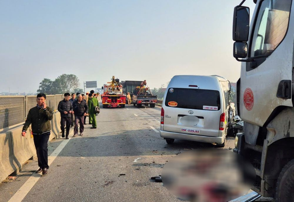 Xe chở 11 người gặp nạn khi đi thăm nh&agrave; trai: Thắt l&ograve;ng 3 đ&aacute;m tang c&ugrave;ng một x&oacute;m- Ảnh 4.