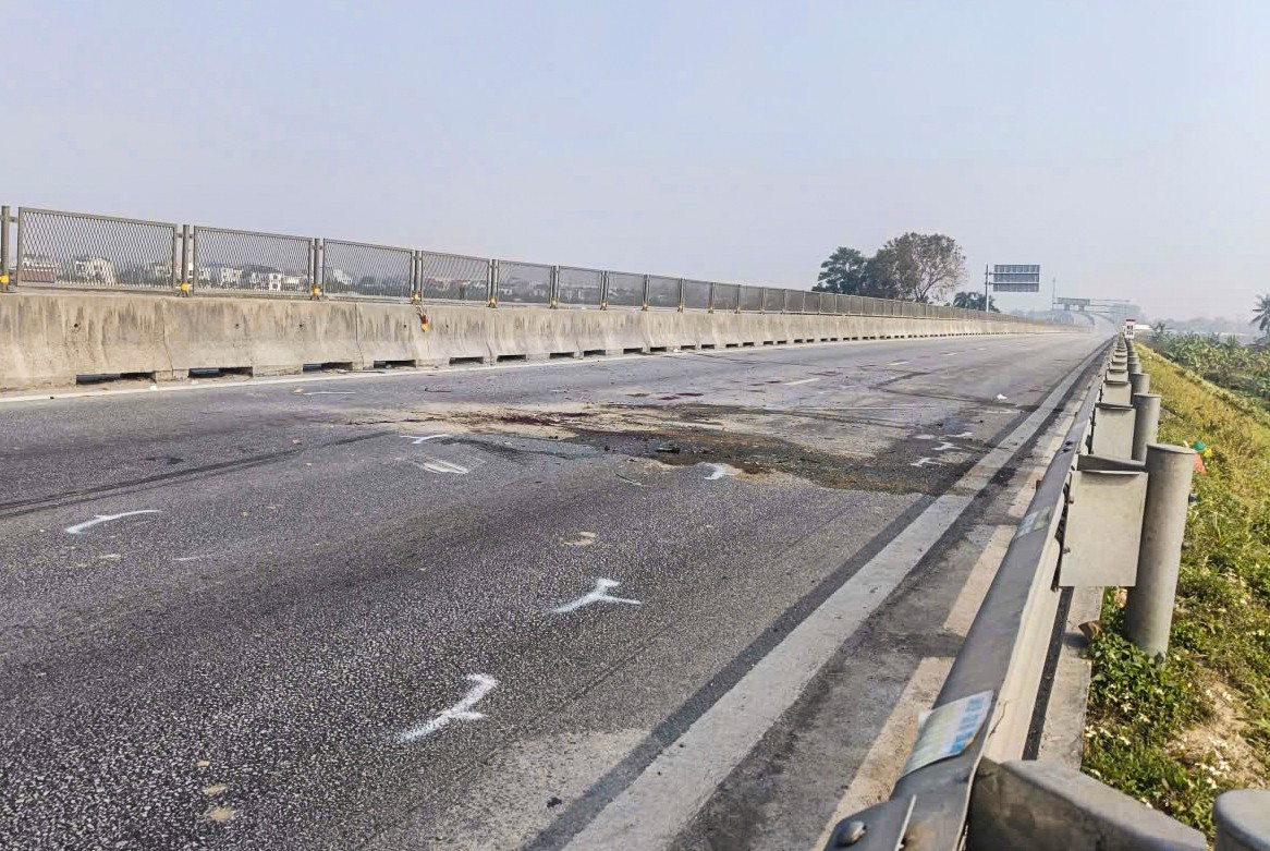 Tai nạn li&ecirc;n ho&agrave;n tr&ecirc;n cao tốc qua Thanh H&oacute;a l&agrave;m 4 người chết: C&aacute;c nạn nh&acirc;n l&agrave; anh em, họ h&agrave;ng- Ảnh 2.