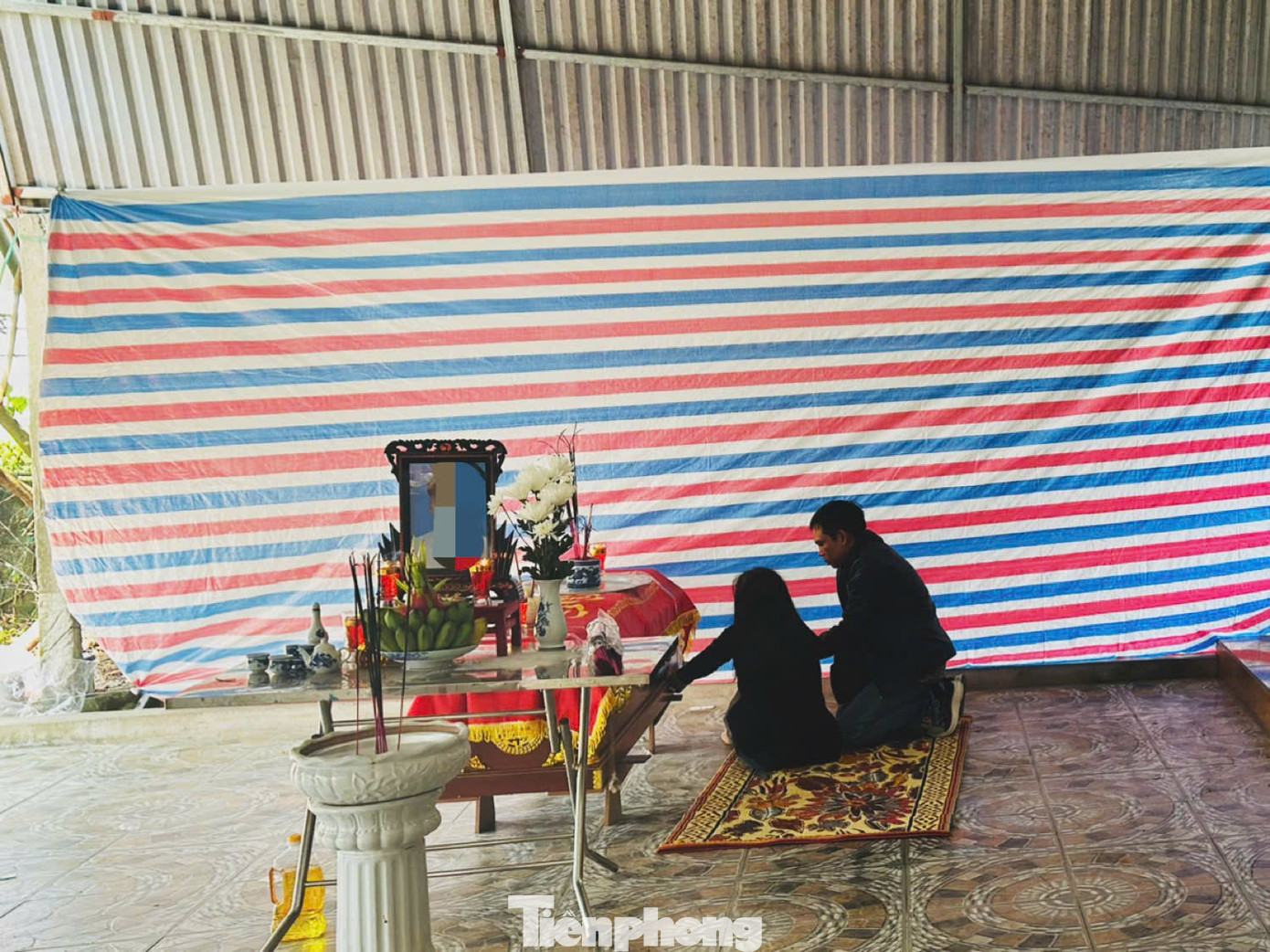 Xe chở 11 người gặp nạn khi đi thăm nh&agrave; trai: Thắt l&ograve;ng 3 đ&aacute;m tang c&ugrave;ng một x&oacute;m- Ảnh 2.