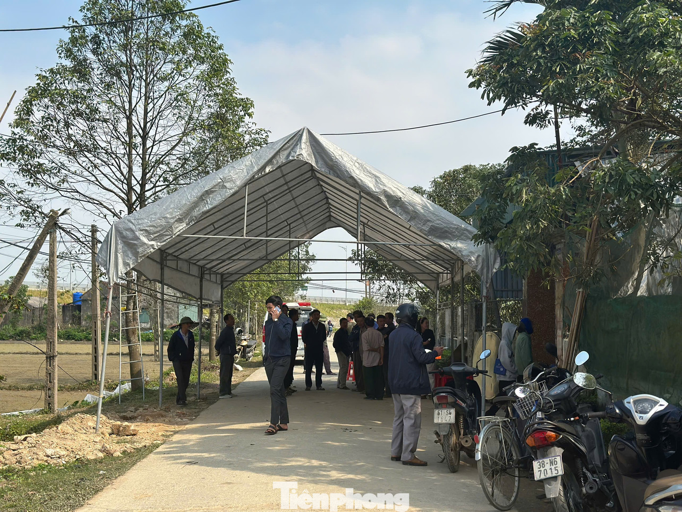 Xe chở 11 người gặp nạn khi đi thăm nh&agrave; trai: Thắt l&ograve;ng 3 đ&aacute;m tang c&ugrave;ng một x&oacute;m- Ảnh 3.