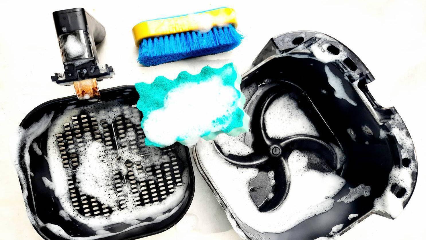 2 lưu &yacute; khi vệ sinh nồi chi&ecirc;n kh&ocirc;ng dầu, bất cứ ai sử dụng đều phải biết- Ảnh 2.