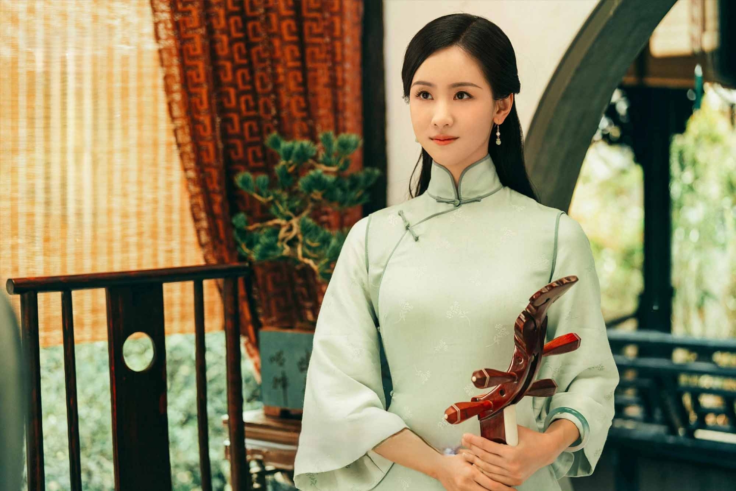 Mỹ nh&acirc;n cứ mặc sườn x&aacute;m l&agrave; thời gian đảo ngược 100 năm: Mỗi khung h&igrave;nh l&agrave; 1 bức họa, kh&iacute; chất showbiz hiếm thấy- Ảnh 5.