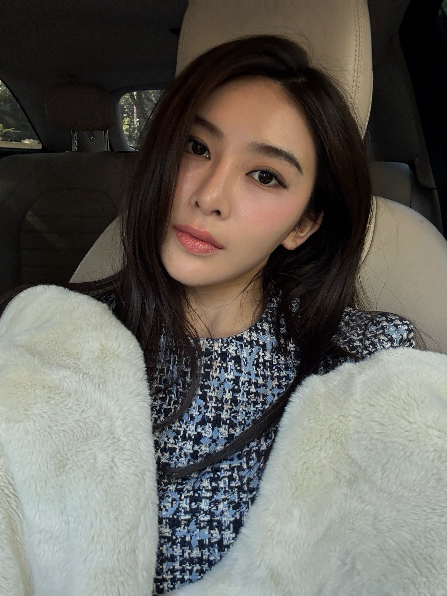 Lộ diện người đ&agrave;n &ocirc;ng đang ở cạnh Linh Trương giữa ồn &agrave;o &ldquo;đ&ograve;i danh phận&rdquo;- Ảnh 8.