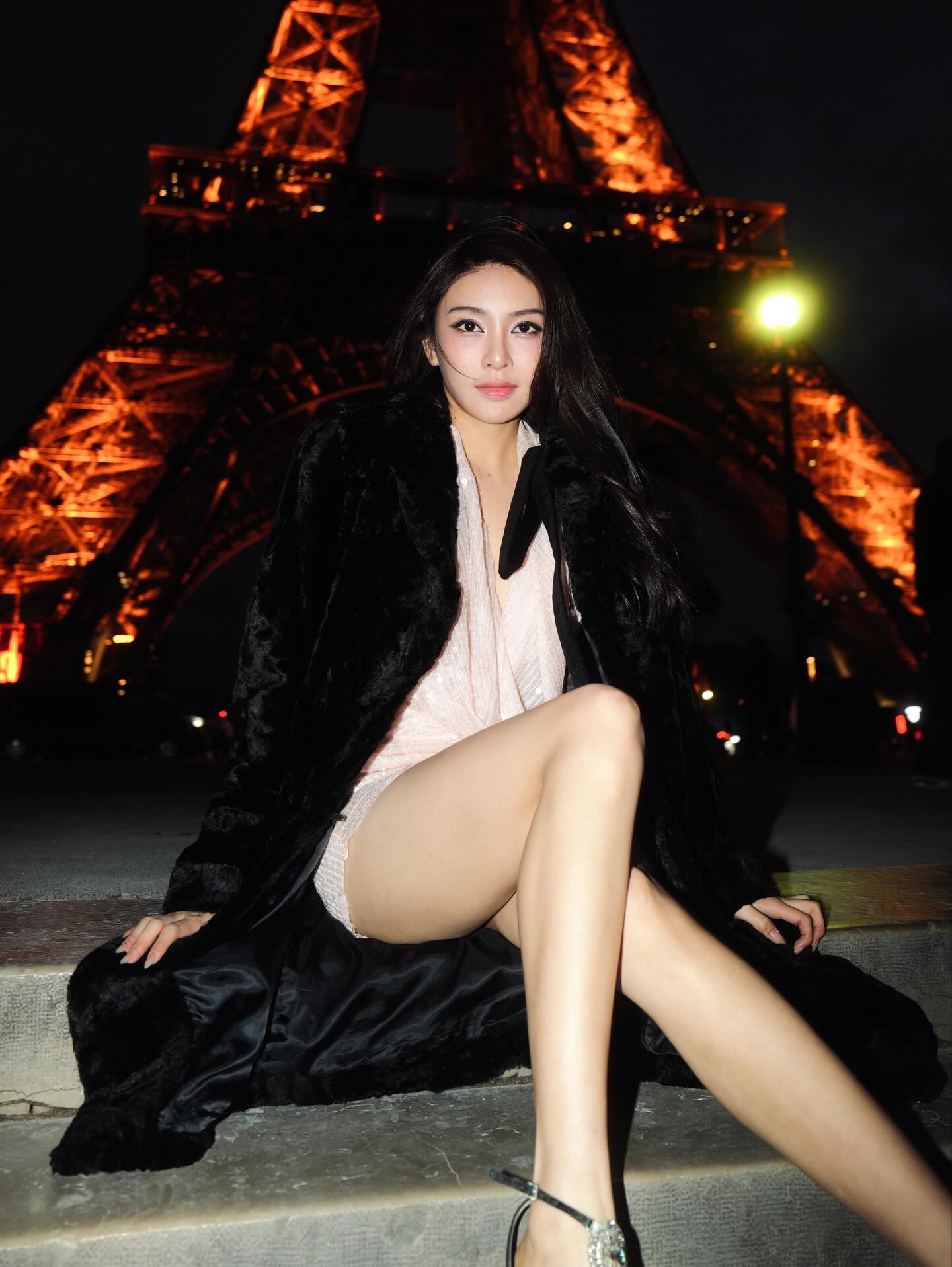 Lộ diện người đ&agrave;n &ocirc;ng đang ở cạnh Linh Trương giữa ồn &agrave;o &ldquo;đ&ograve;i danh phận&rdquo;- Ảnh 7.