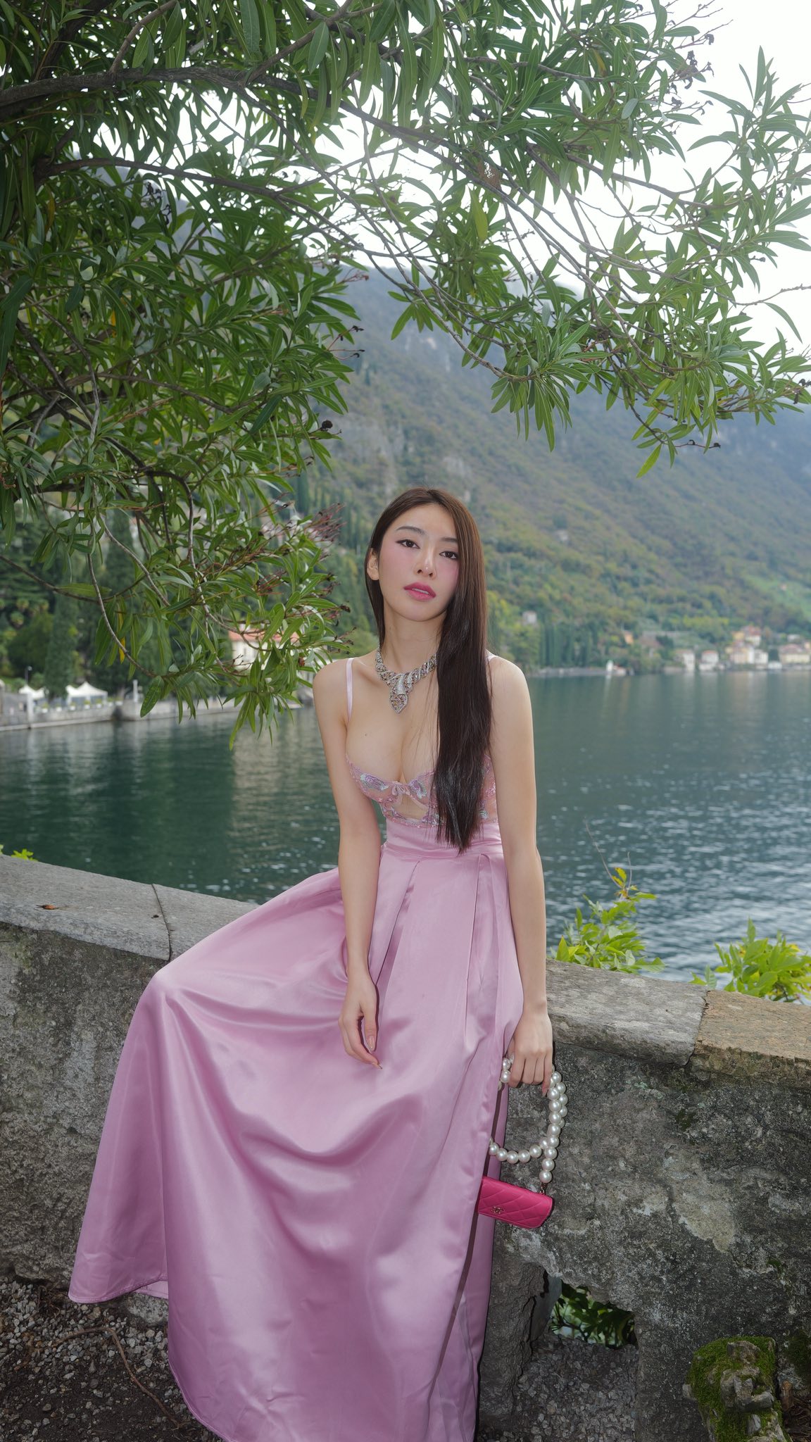 Lộ diện người đ&agrave;n &ocirc;ng đang ở cạnh Linh Trương giữa ồn &agrave;o &ldquo;đ&ograve;i danh phận&rdquo;- Ảnh 6.