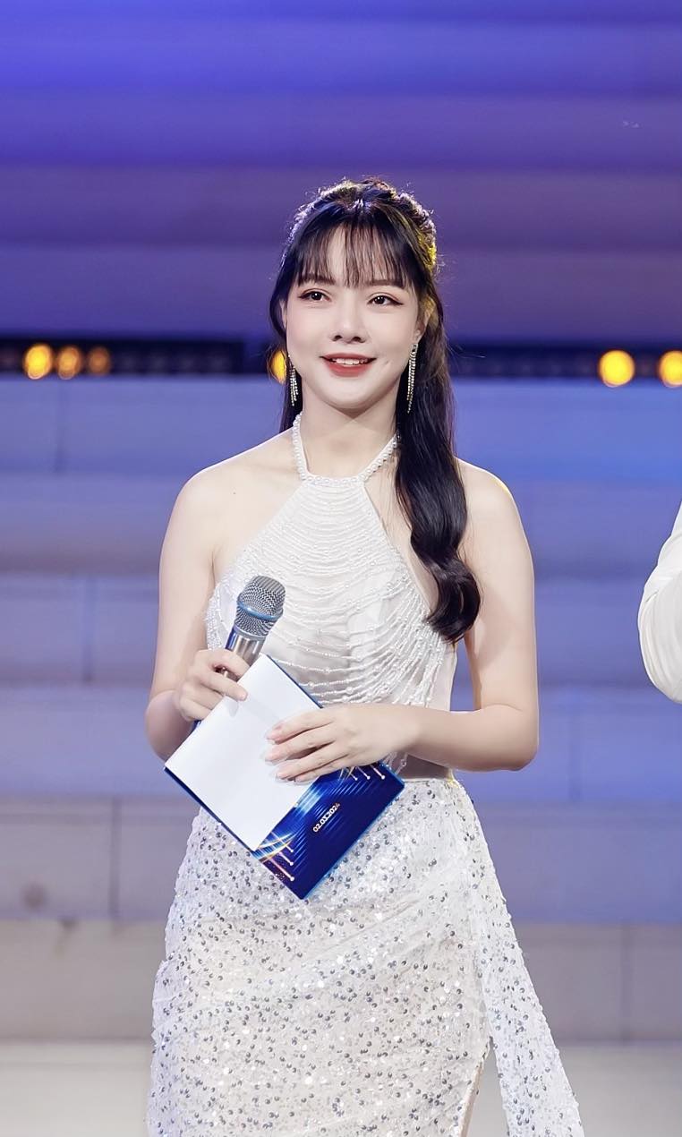 MC VTV kh&oacute;c kể về t&igrave;nh trạng đ&ocirc;i mắt: "M&igrave;nh căng thẳng, đạt đến giới hạn về tinh thần"- Ảnh 2.