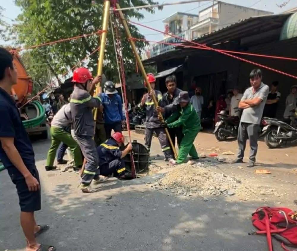 2 c&ocirc;ng nh&acirc;n tử vong thương t&acirc;m dưới hố ga ở TP.HCM- Ảnh 1.