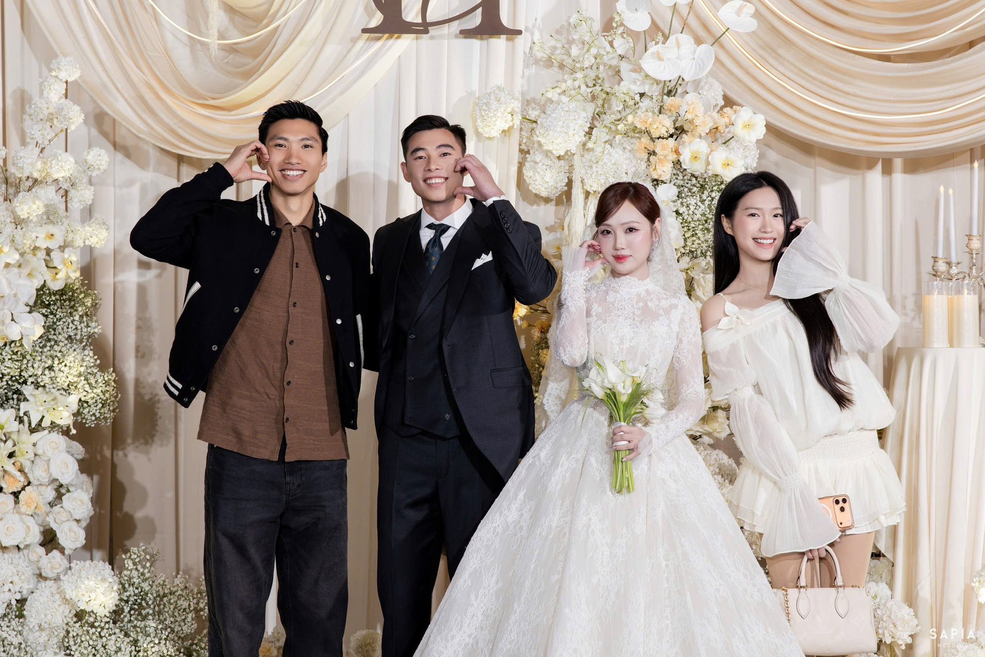 Doãn Hải My khoe visual sáng bừng, cực tinh tế khi cùng Văn Hậu dự đám cưới của thủ môn U23 Việt Nam- Ảnh 2. Doãn Hải My khoe visual sáng bừng, cực tinh tế khi cùng Văn Hậu dự đám cưới của thủ môn U23 Việt Nam- Ảnh 2.