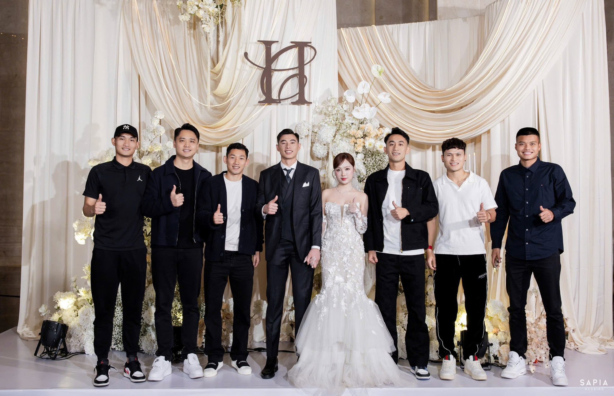 Doãn Hải My khoe visual sáng bừng, cực tinh tế khi cùng Văn Hậu dự đám cưới của thủ môn U23 Việt Nam- Ảnh 4. Doãn Hải My khoe visual sáng bừng, cực tinh tế khi cùng Văn Hậu dự đám cưới của thủ môn U23 Việt Nam- Ảnh 4.