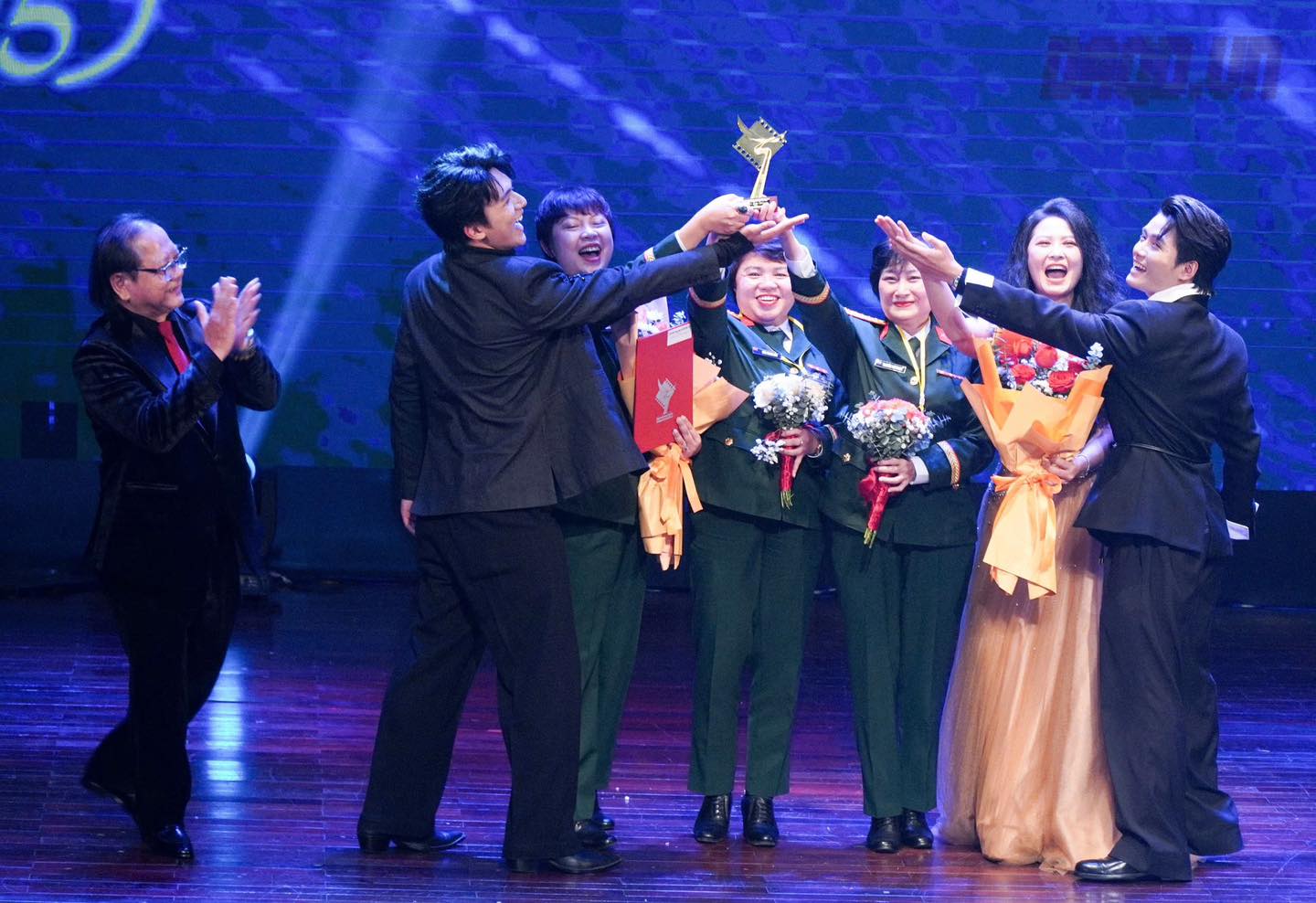 C&aacute;nh Diều 2025: Mưa Đỏ v&agrave; Mang Mẹ Đi Bỏ thắng lớn, 1 phim Việt giờ v&agrave;ng l&agrave;m n&ecirc;n bất ngờ- Ảnh 1.