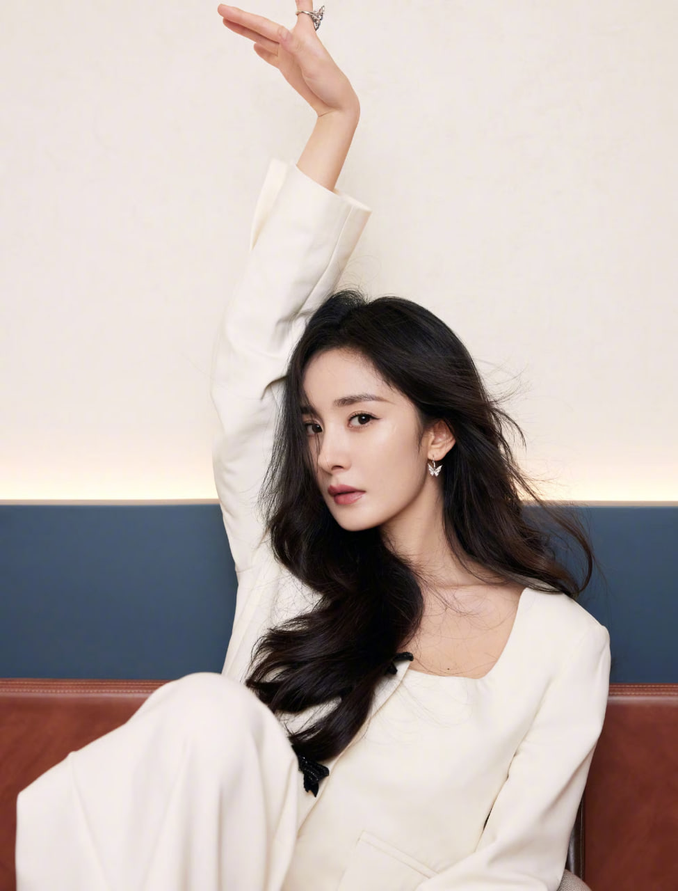 15 triết l&yacute; sống của Dương Mịch ở tuổi 40: "T&ocirc;i kh&ocirc;ng phải l&agrave; tiền, kh&ocirc;ng thể khiến ai cũng th&iacute;ch"- Ảnh 2.