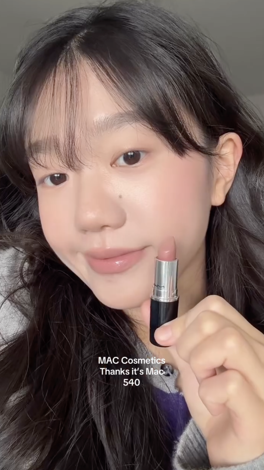 C&oacute; h&atilde;ng son cứ trời lạnh l&agrave; chiếm s&oacute;ng MXH: Qu&aacute; nhiều m&agrave;u hot trend, l&ecirc;n m&ocirc;i slay th&ocirc;i rồi!- Ảnh 15.