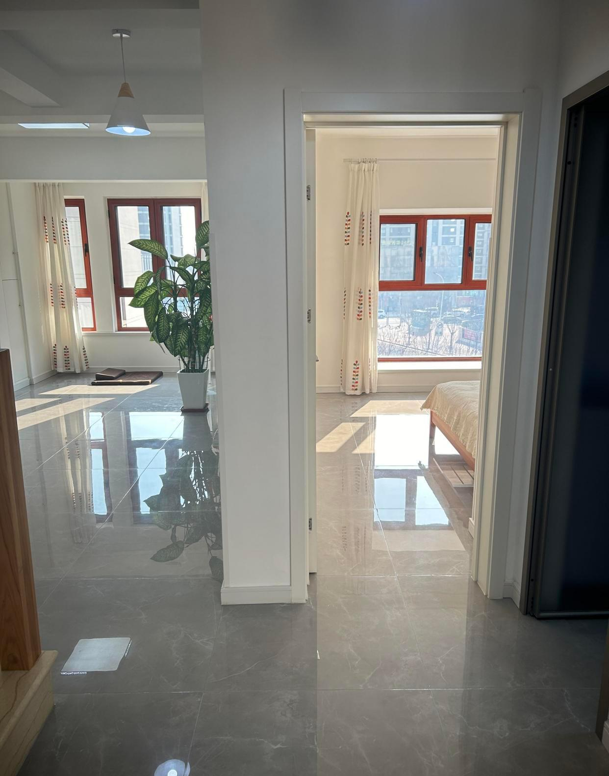 Ngo&agrave;i 40 tuổi, người phụ nữ sống trong căn nh&agrave; gần như trống rỗng v&agrave; đ&acirc;y l&agrave; l&yacute; do- Ảnh 1.