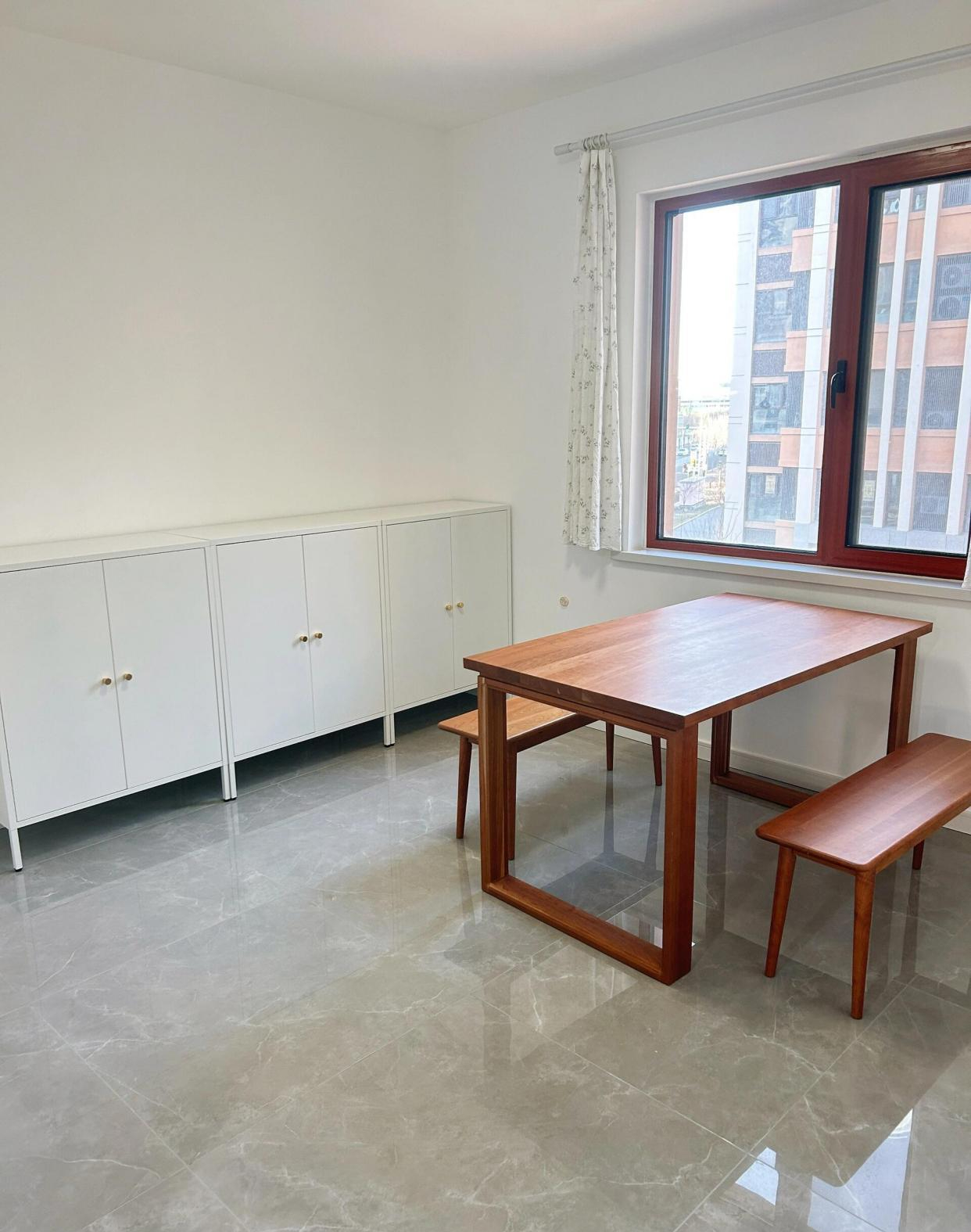 Ngo&agrave;i 40 tuổi, người phụ nữ sống trong căn nh&agrave; gần như trống rỗng v&agrave; đ&acirc;y l&agrave; l&yacute; do- Ảnh 2.