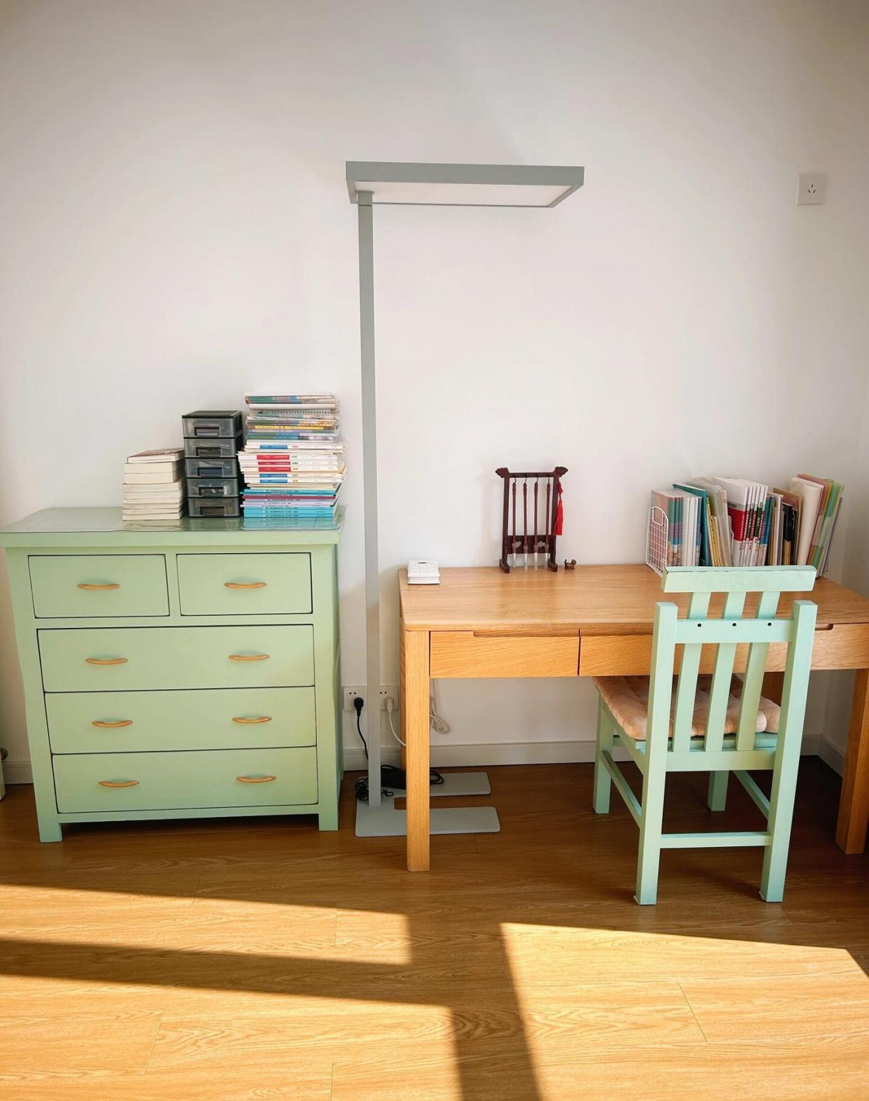 Ngo&agrave;i 40 tuổi, người phụ nữ sống trong căn nh&agrave; gần như trống rỗng v&agrave; đ&acirc;y l&agrave; l&yacute; do- Ảnh 4.