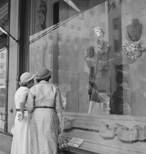 Chuỗi cửa h&agrave;ng b&aacute;ch h&oacute;a hơn 100 năm tuổi bất ngờ nộp đơn xin bảo hộ ph&aacute; sản, h&agrave;ng loạt thương hiệu đ&ograve;i chấm dứt hợp đồng- Ảnh 3.