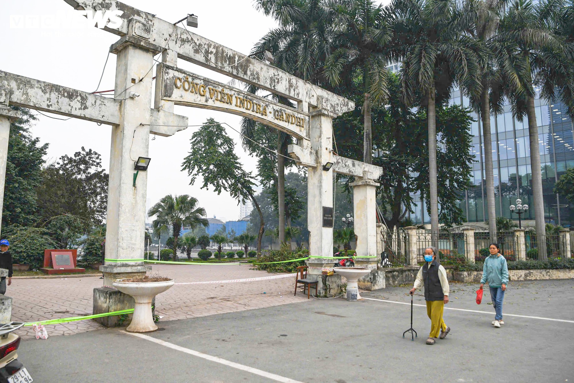 C&ocirc;ng vi&ecirc;n Indira Gandhi hạ r&agrave;o, mở kh&ocirc;ng gian xanh giữa trung t&acirc;m H&agrave; Nội- Ảnh 1.