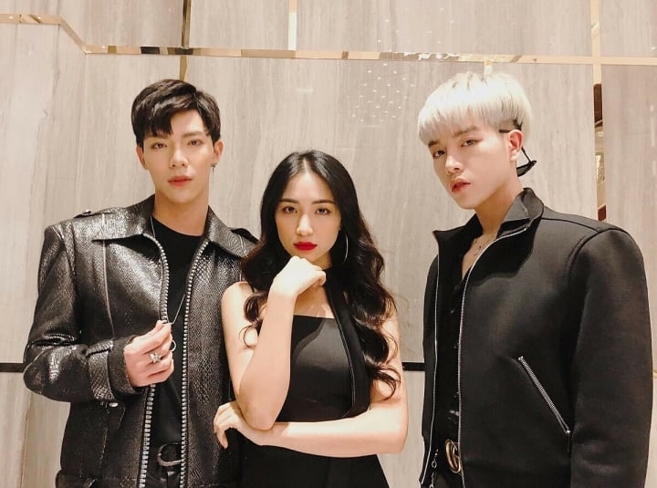 Đức Ph&uacute;c - Erik l&agrave;m g&igrave; m&agrave; khiến H&ograve;a Minzy bật kh&oacute;c?- Ảnh 7.