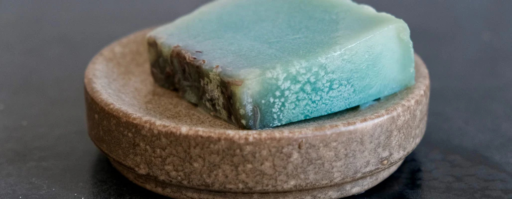 Hỏi AI: X&agrave; ph&ograve;ng c&oacute; tự n&oacute; nhiễm khuẩn được kh&ocirc;ng?- Ảnh 1.