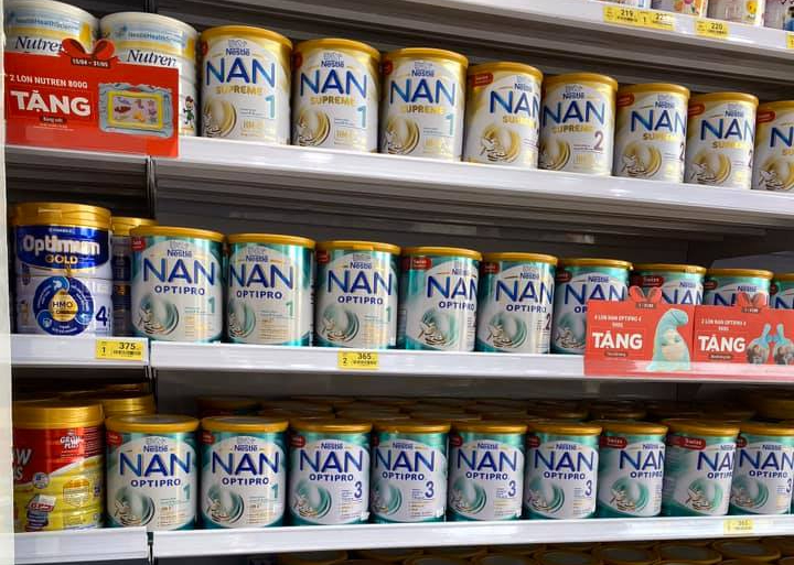 Sữa NAN trở lại kệ sau đợt thu hồi: Nestl&eacute; Việt Nam n&oacute;i g&igrave; về c&aacute;c l&ocirc; h&agrave;ng mới?- Ảnh 1.