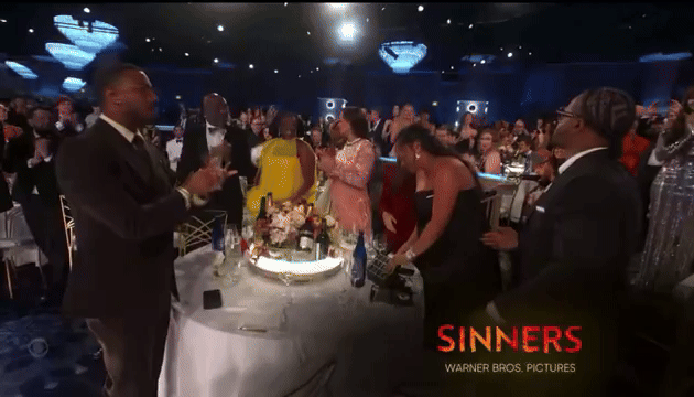 "Bắt gọn" t&agrave;i tử say đắm ngắm Lisa ở Quả Cầu V&agrave;ng, bạn trai tỷ ph&uacute; đ&atilde; c&oacute; đối thủ rồi?- Ảnh 4.