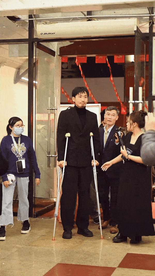 Chuyện tồi tệ g&igrave; đ&atilde; xảy ra với Tuấn Trần?- Ảnh 1.