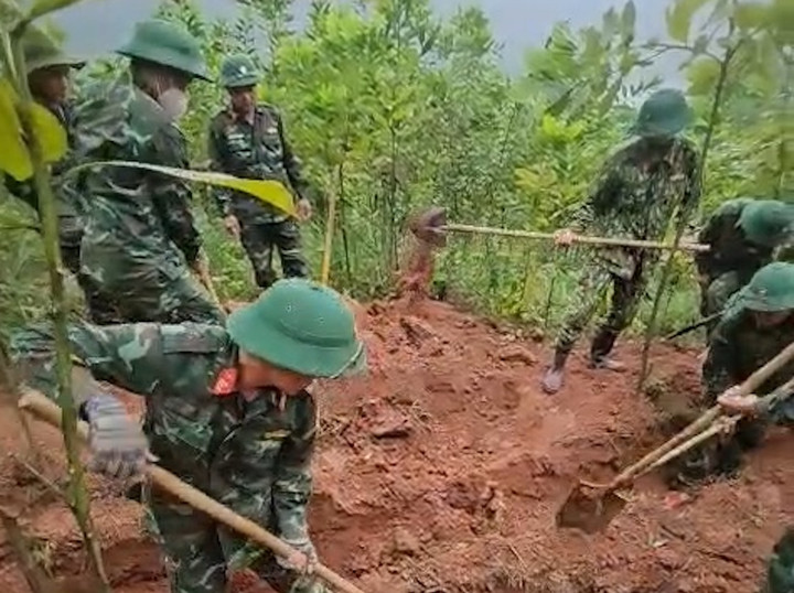 Ph&aacute;t hiện 4 h&agrave;i cốt liệt sỹ, c&oacute; di vật b&uacute;t m&aacute;y khắc t&ecirc;n &lsquo;Vương Ch&iacute; Cao&rsquo;- Ảnh 1.