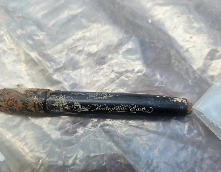 Ph&aacute;t hiện 4 h&agrave;i cốt liệt sỹ, c&oacute; di vật b&uacute;t m&aacute;y khắc t&ecirc;n &lsquo;Vương Ch&iacute; Cao&rsquo;- Ảnh 2.