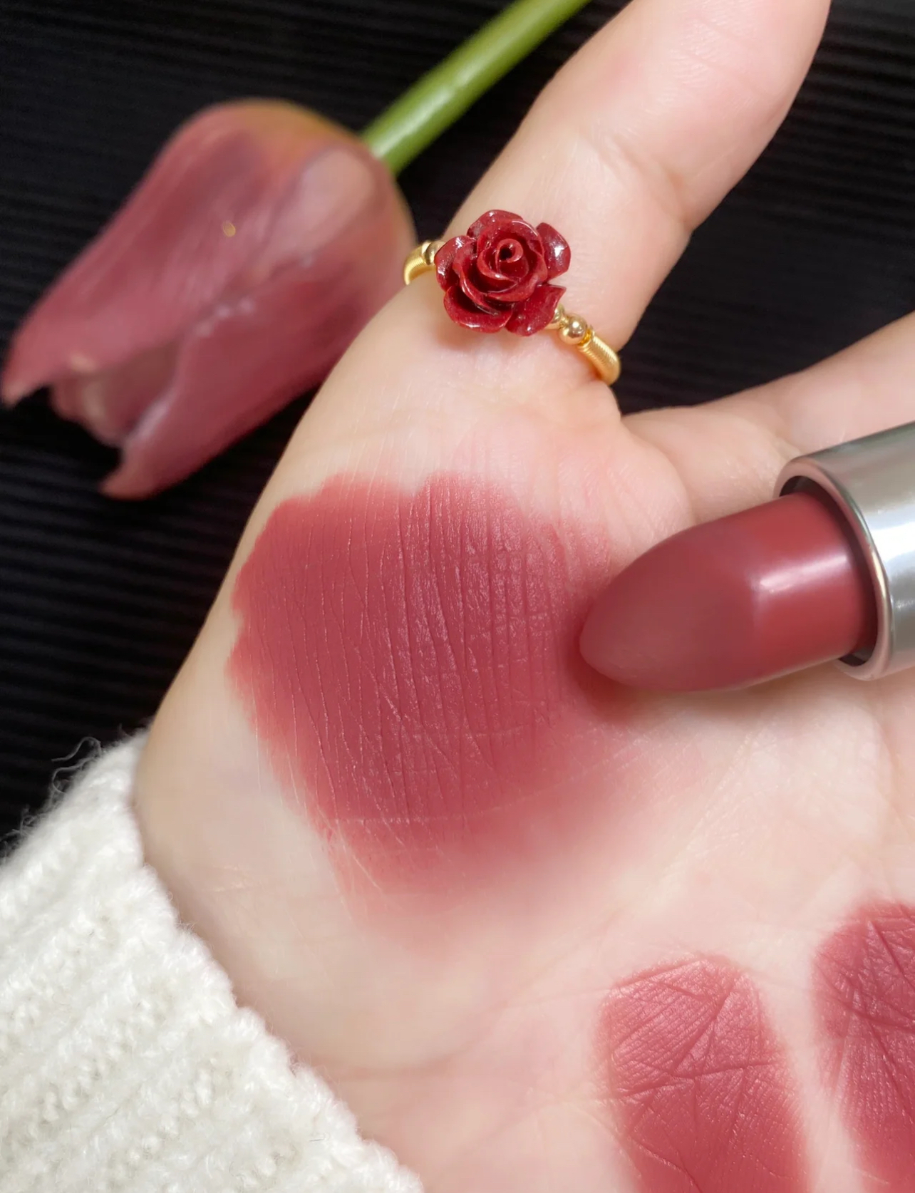 C&oacute; h&atilde;ng son cứ trời lạnh l&agrave; chiếm s&oacute;ng MXH: Qu&aacute; nhiều m&agrave;u hot trend, l&ecirc;n m&ocirc;i slay th&ocirc;i rồi!- Ảnh 16.