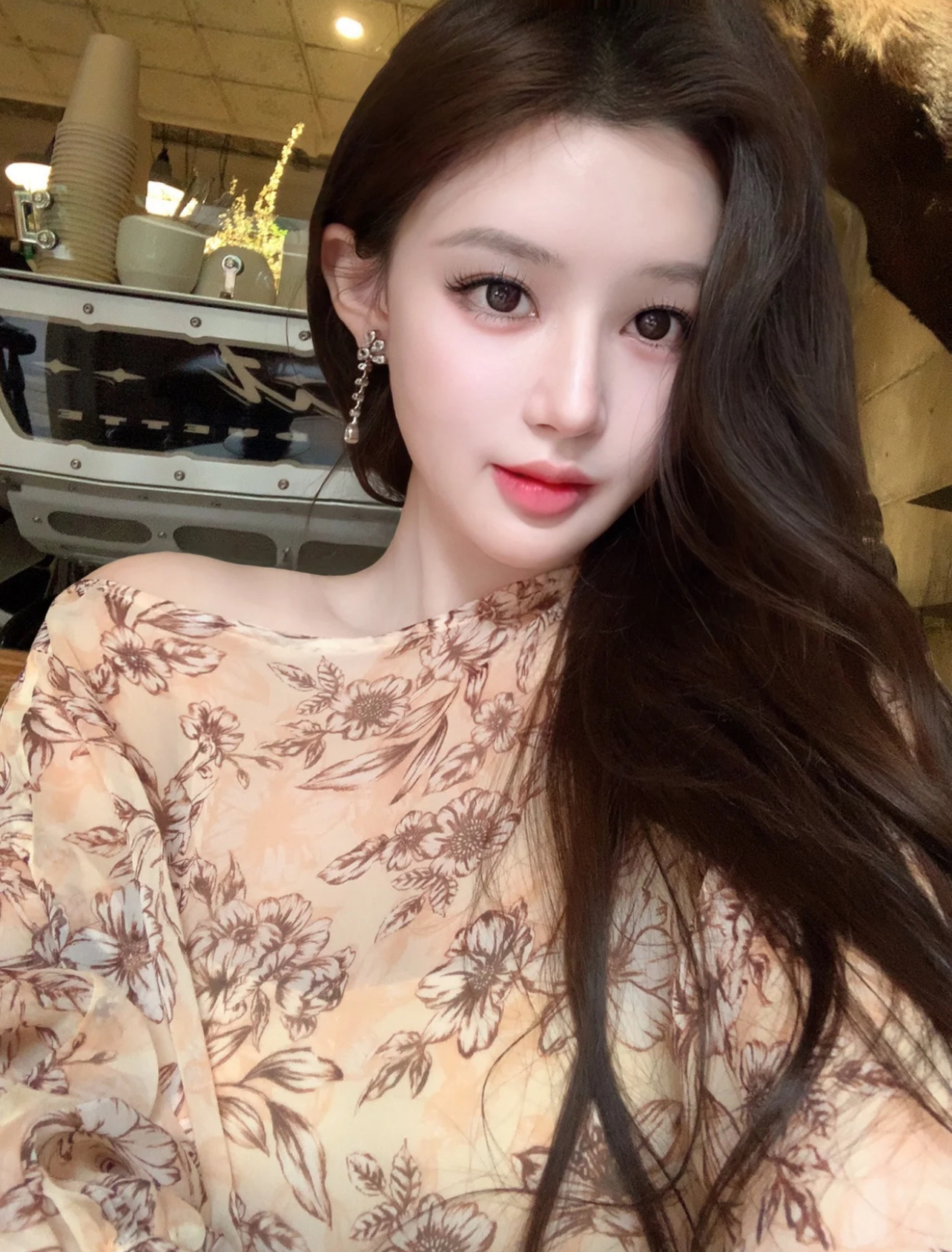 C&oacute; h&atilde;ng son cứ trời lạnh l&agrave; chiếm s&oacute;ng MXH: Qu&aacute; nhiều m&agrave;u hot trend, l&ecirc;n m&ocirc;i slay th&ocirc;i rồi!- Ảnh 1.