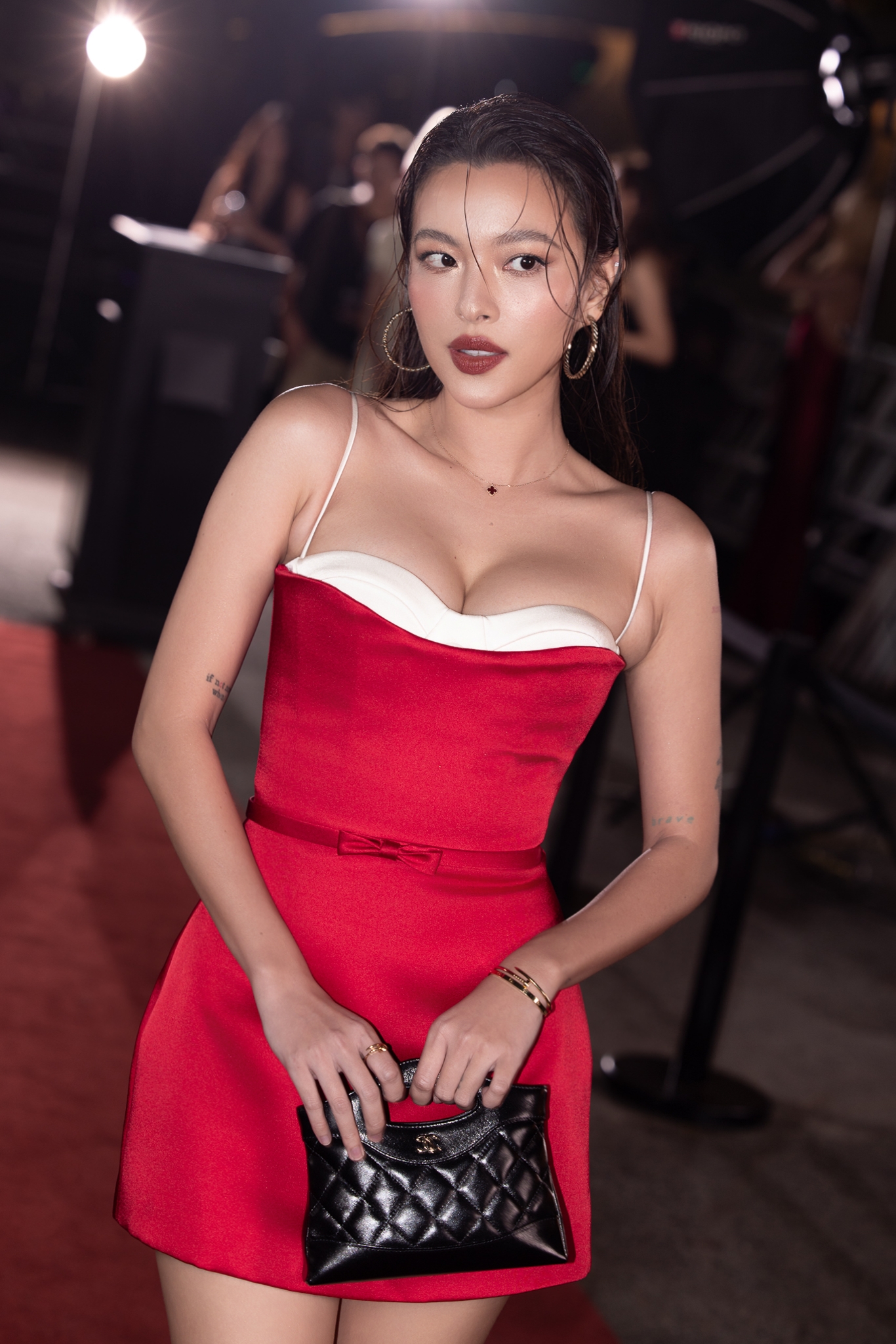 Vũ trụ mỹ nh&acirc;n Vbiz: Lan Ngọc - Huyền Baby đọ body n&eacute;t căng, 2 mỹ nh&acirc;n bị đồn nghỉ chơi l&agrave;m lơ khi đụng độ?- Ảnh 17.