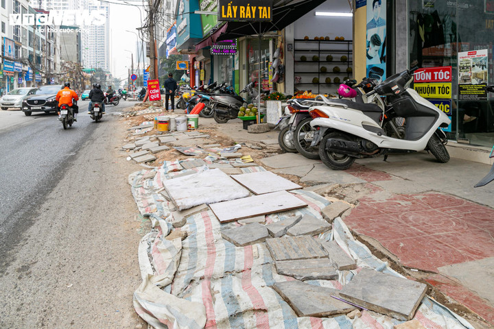 Cận cảnh loạt nh&agrave; 'si&ecirc;u mỏng, si&ecirc;u m&eacute;o' tr&ecirc;n đường đang mở rộng ở H&agrave; Nội- Ảnh 13.