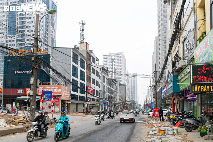 Cận cảnh loạt nh&agrave; 'si&ecirc;u mỏng, si&ecirc;u m&eacute;o' tr&ecirc;n đường đang mở rộng ở H&agrave; Nội- Ảnh 4.