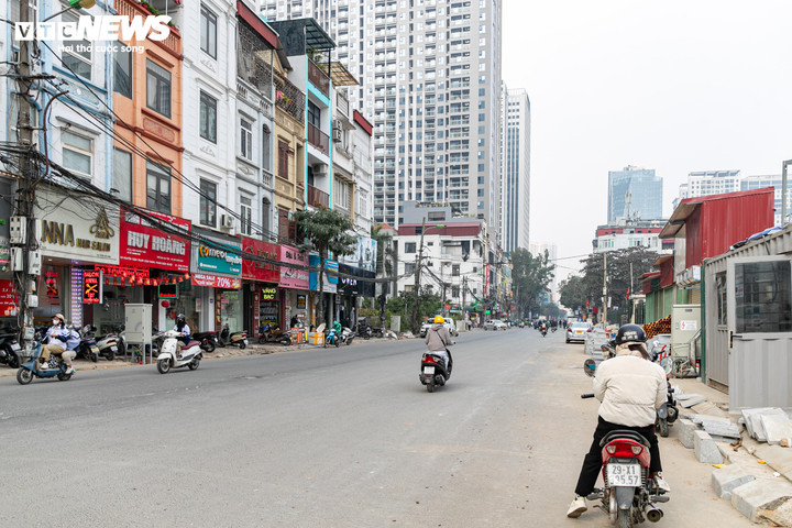 Cận cảnh loạt nh&agrave; 'si&ecirc;u mỏng, si&ecirc;u m&eacute;o' tr&ecirc;n đường đang mở rộng ở H&agrave; Nội- Ảnh 5.
