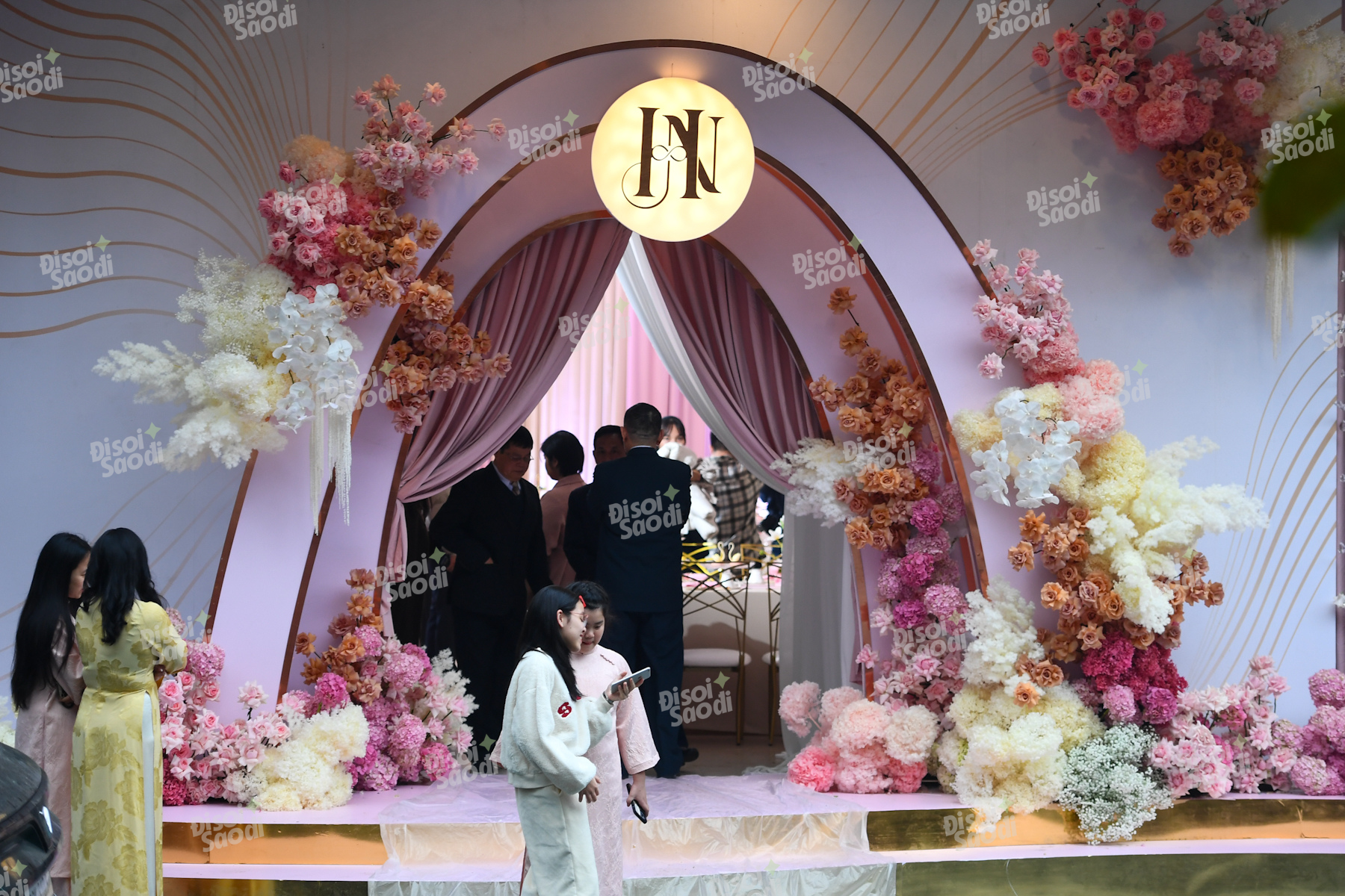 Gia thế &Aacute; hậu Phương Nhi trước khi th&agrave;nh con d&acirc;u nh&agrave; tỷ ph&uacute;- Ảnh 3.