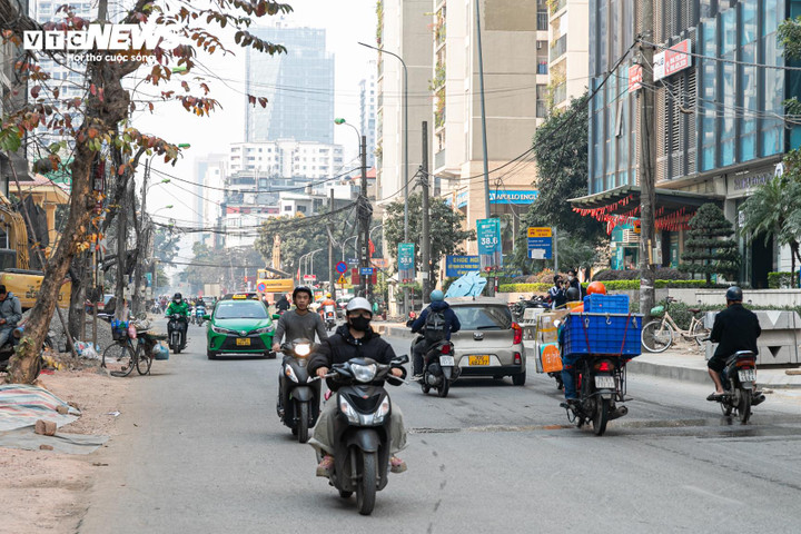 Cận cảnh loạt nh&agrave; 'si&ecirc;u mỏng, si&ecirc;u m&eacute;o' tr&ecirc;n đường đang mở rộng ở H&agrave; Nội- Ảnh 26.