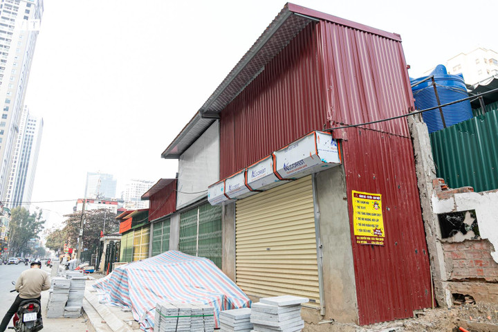 Cận cảnh loạt nh&agrave; 'si&ecirc;u mỏng, si&ecirc;u m&eacute;o' tr&ecirc;n đường đang mở rộng ở H&agrave; Nội- Ảnh 16.