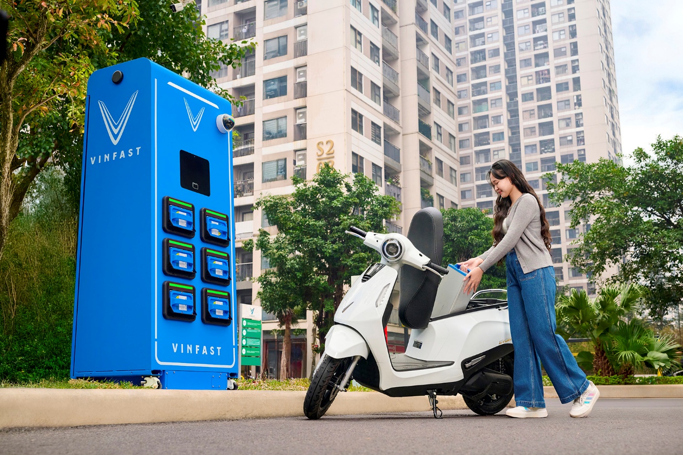 VinFast ra mắt 4 mẫu xe máy điện mới, hoàn thiện lắp đặt 4.500 trạm đổi pin đầu tiên- Ảnh 6. VinFast ra mắt 4 mẫu xe máy điện mới, hoàn thiện lắp đặt 4.500 trạm đổi pin đầu tiên- Ảnh 6.