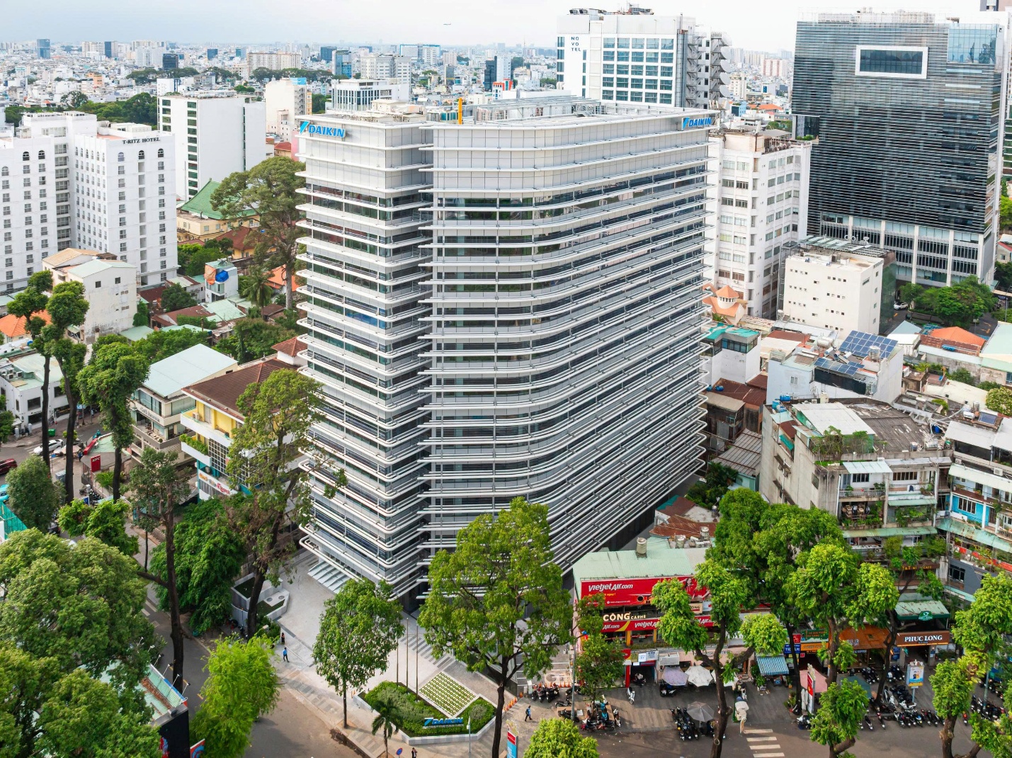 Tr&iacute; Phan, Fabo, Thanh M&egrave;o & d&agrave;n KOL đồng loạt &ldquo;mở kh&oacute;a kh&ocirc;ng kh&iacute;&rdquo; khiến d&acirc;n mạng x&ocirc;n xao b&agrave;n t&aacute;n- Ảnh 6.