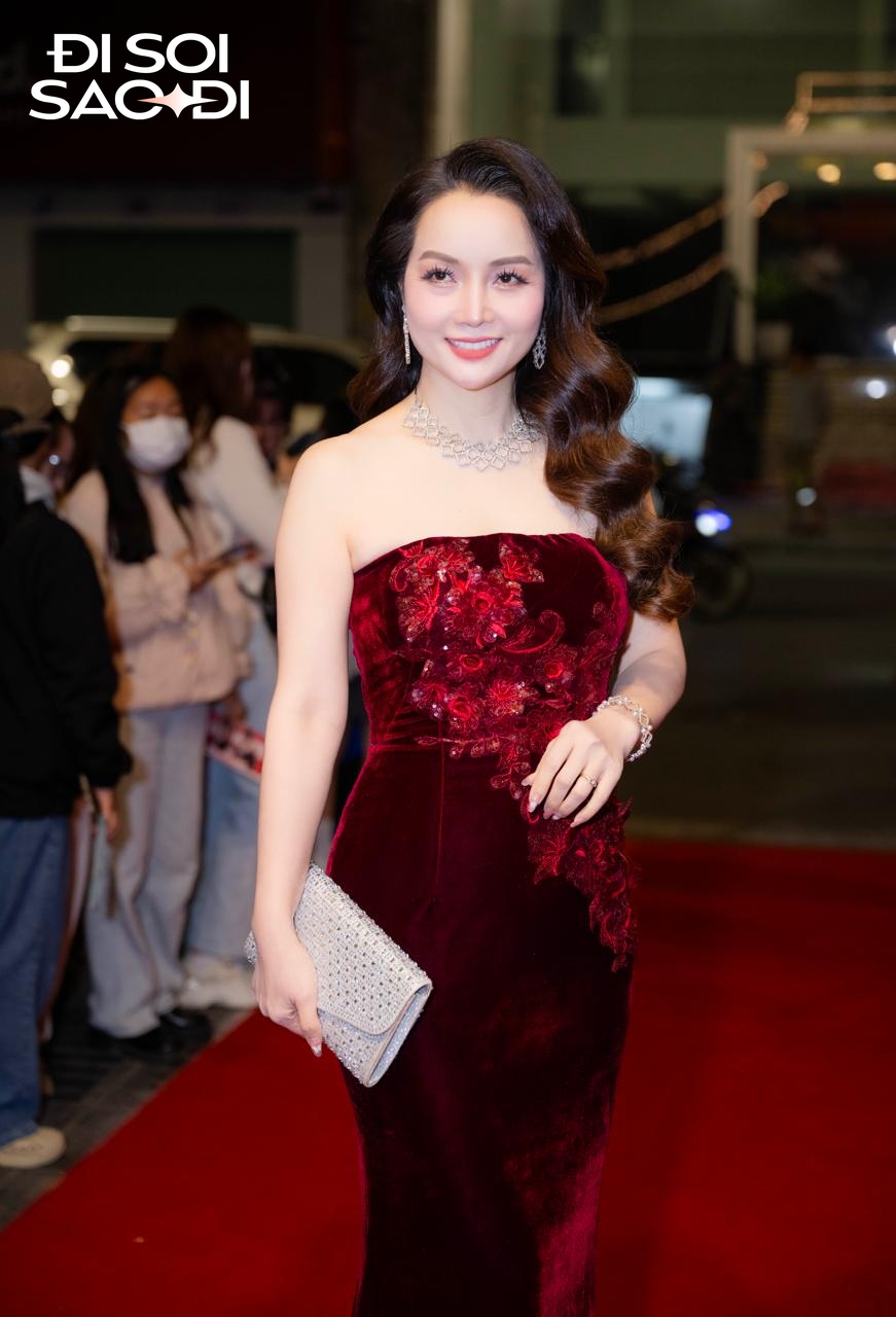 Thảm đỏ C&aacute;nh Diều 2025: L&ecirc; Bống - Thanh Hương xinh sang kịch trần, tổng t&agrave;i C&aacute;ch Em 1 Milimet khen đẹp l&agrave; chưa đủ- Ảnh 5.